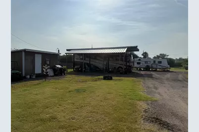 1021 17th Street, San Leon, TX 77539 - Photo 9