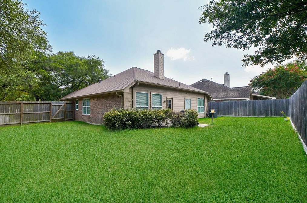 12902 Dove Pt Ln, Houston TX  77041-4257 exterior