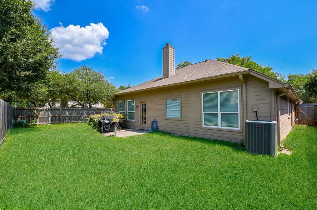 12902 Dove Pt Ln, Houston TX  77041-4257 exterior