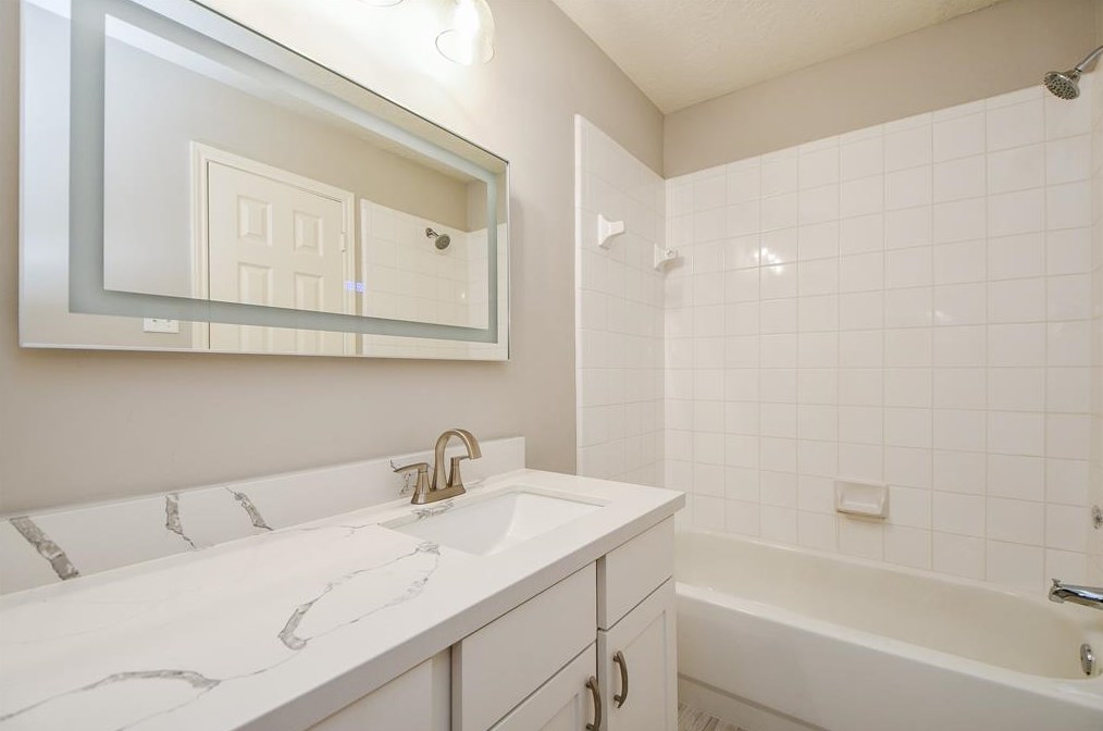 12902 Dove Pt Ln, Houston TX  77041-4257 exterior