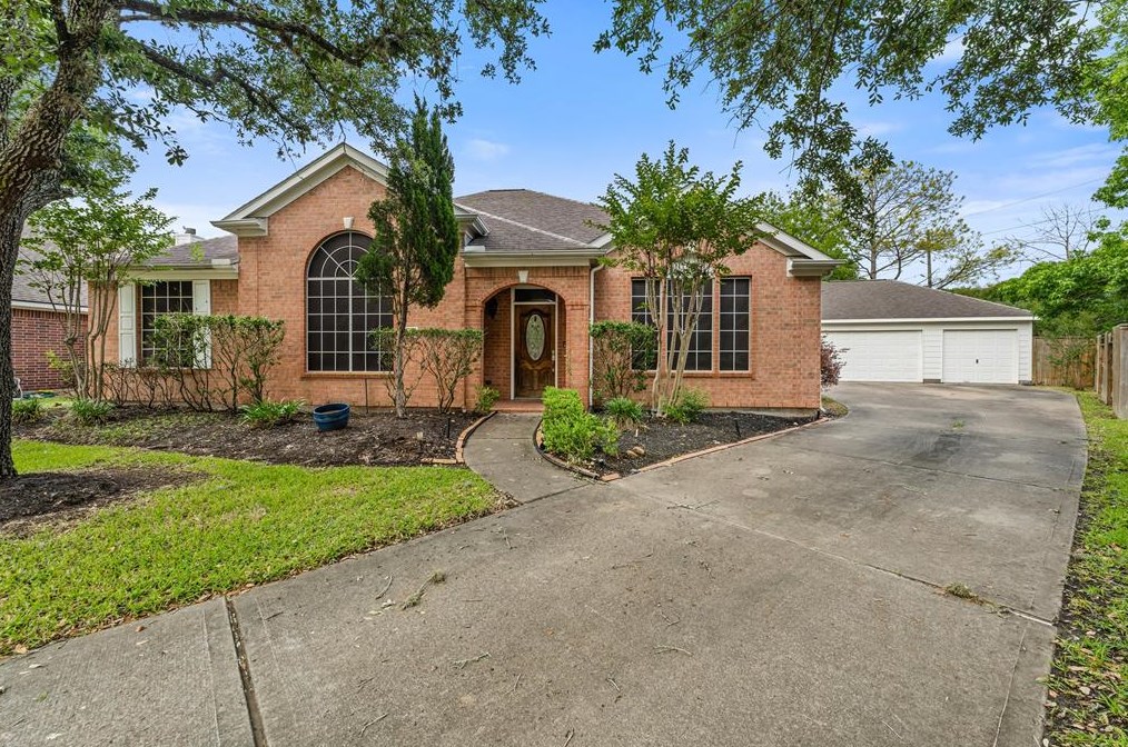 1734 Wind Trace Cv, Sugar Land TX  77479-6337 exterior