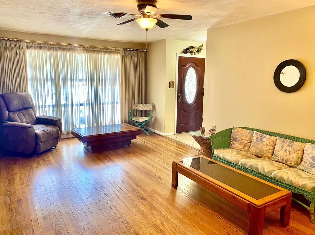 2218 Nina Lee Ln, Houston TX  77092-5240 exterior