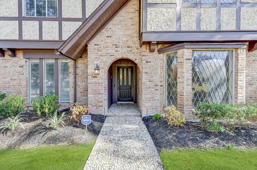 13302 Glen Erica Dr, Houston TX  77069-3314 exterior