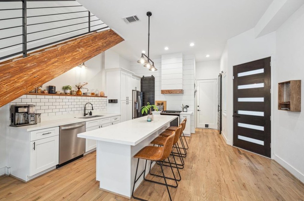 4017 Mckinney St, Houston TX  77023-1092 exterior