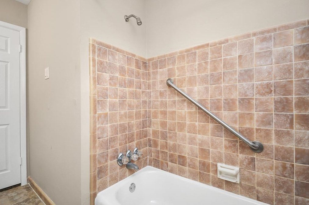 13918 Hollypark Dr, Houston TX  77015-3008 exterior