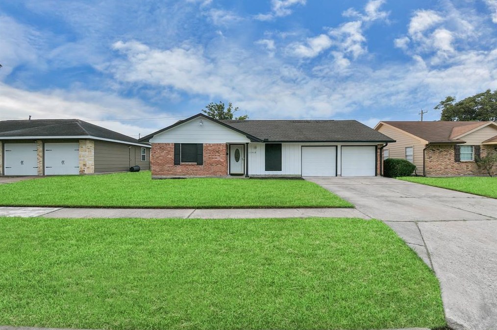 13918 Hollypark Dr, Houston TX  77015-3008 exterior