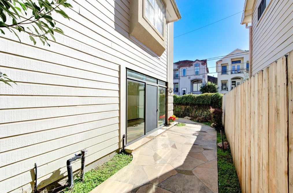 5708 Lacy St, Houston TX  77007-7199 exterior