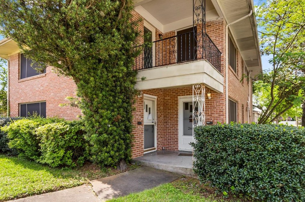 2602 Oakdale St, Houston TX  77004-7728 exterior