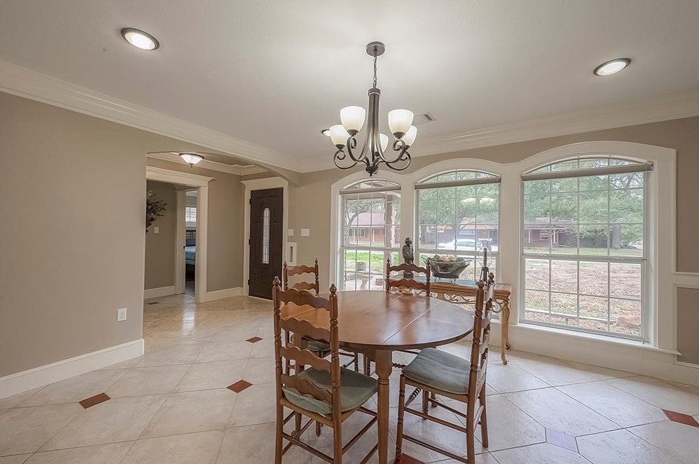 5446 Kingfisher Dr, Houston TX  77096-6111 exterior