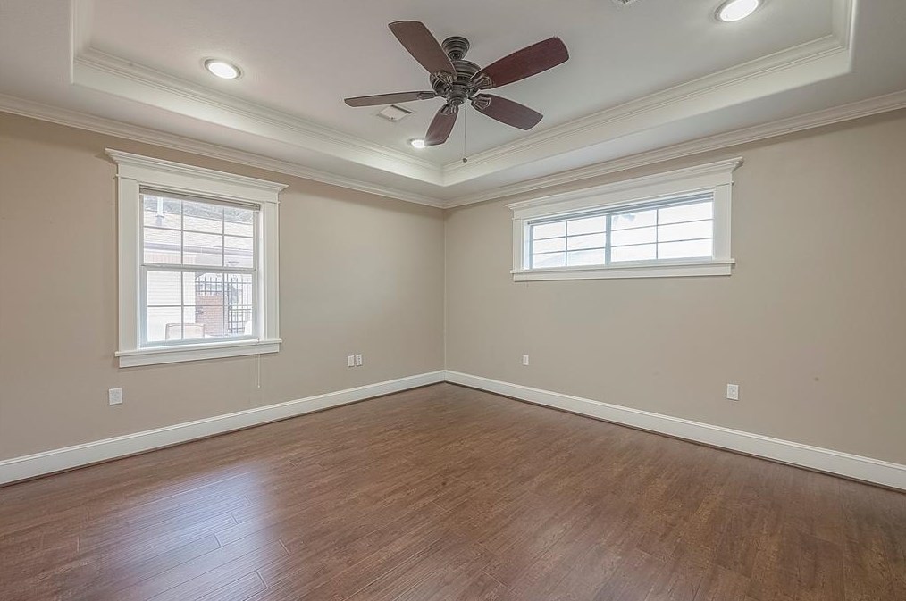 5446 Kingfisher Dr, Houston TX  77096-6111 exterior