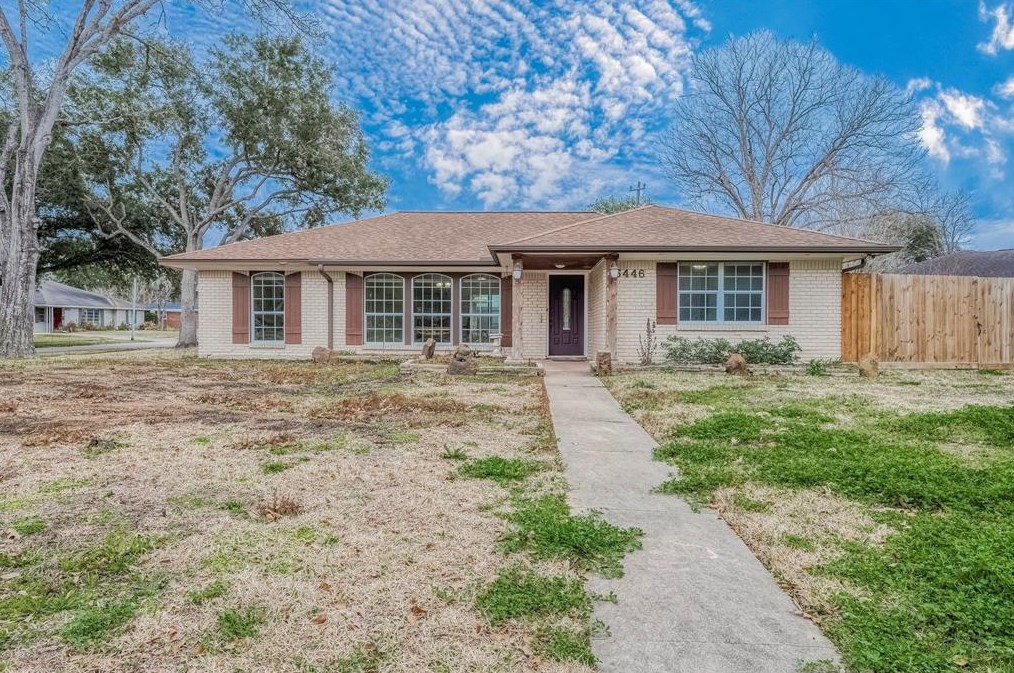 5446 Kingfisher Dr, Houston TX  77096-6111 exterior