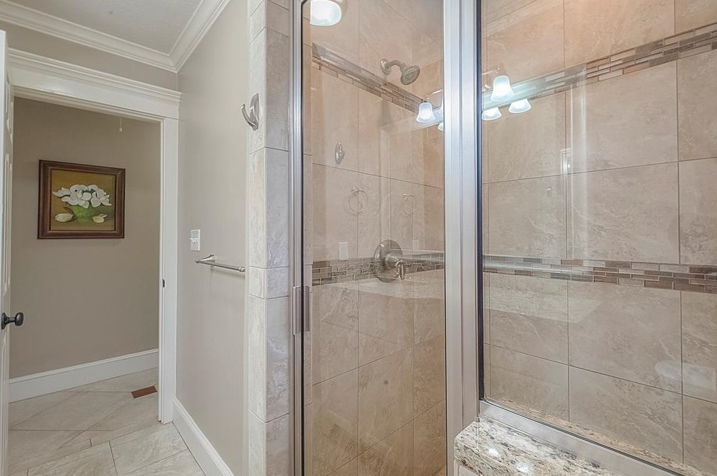 5446 Kingfisher Dr, Houston TX  77096-6111 exterior