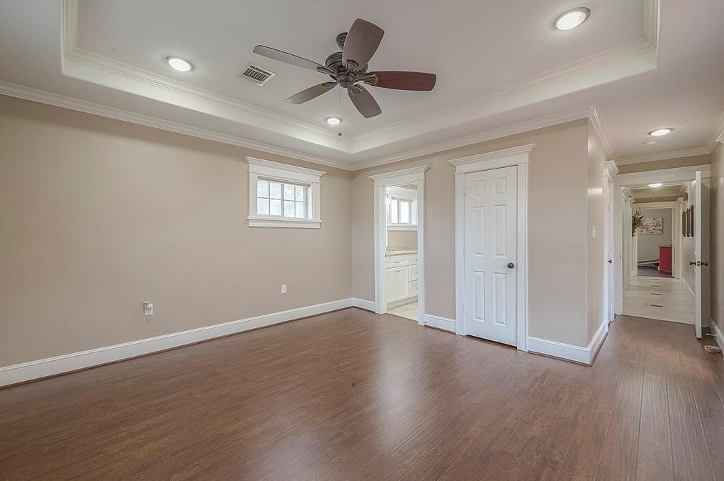 5446 Kingfisher Dr, Houston TX  77096-6111 exterior