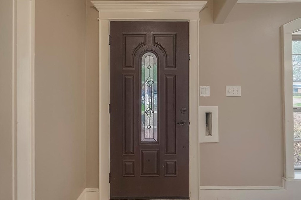 5446 Kingfisher Dr, Houston TX  77096-6111 exterior