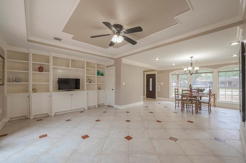 5446 Kingfisher Dr, Houston TX  77096-6111 exterior
