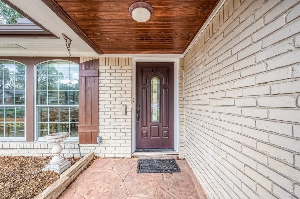5446 Kingfisher Dr, Houston TX  77096-6111 exterior