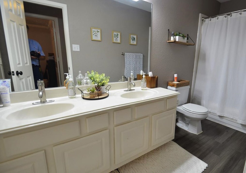 13611 Country Grn Ct, Houston TX  77059-3559 exterior