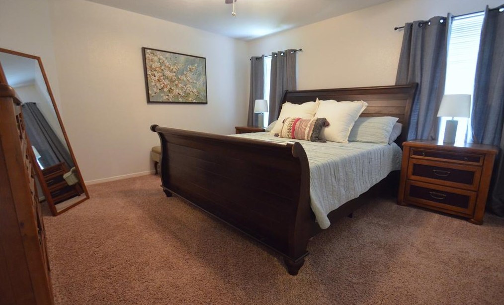 13611 Country Grn Ct, Houston TX  77059-3559 exterior