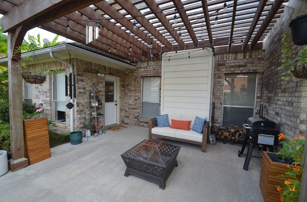 13611 Country Grn Ct, Houston TX  77059-3559 exterior