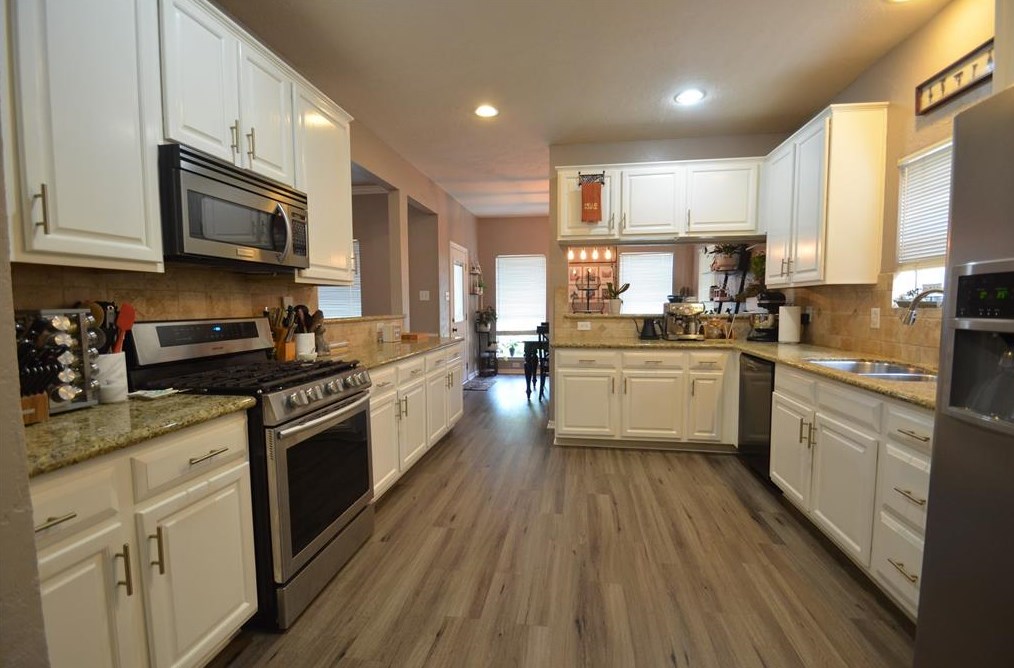 13611 Country Grn Ct, Houston TX  77059-3559 exterior