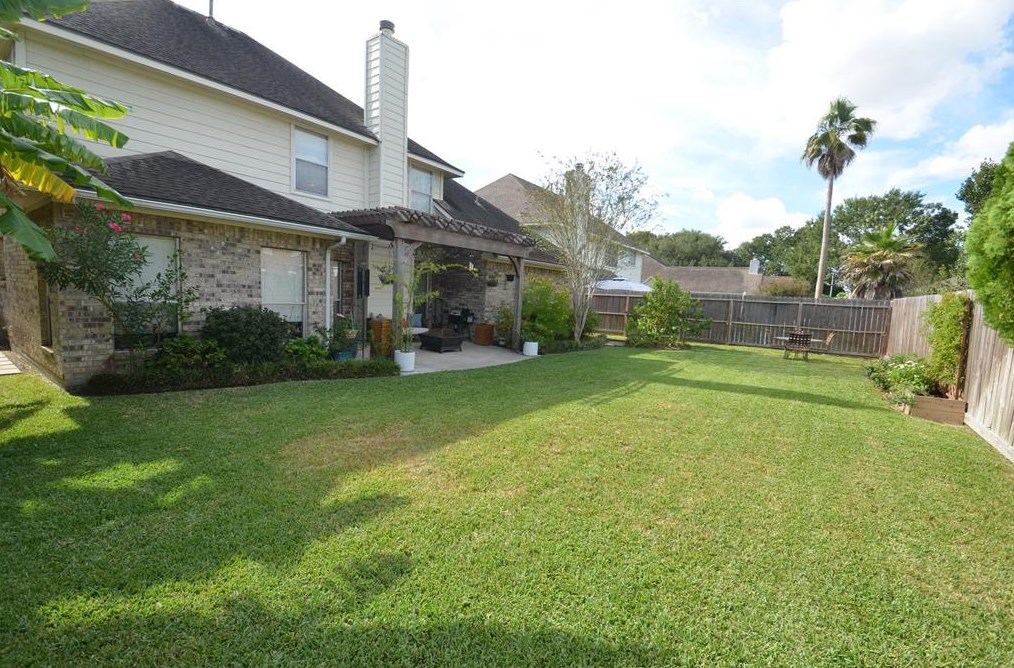 13611 Country Grn Ct, Houston TX  77059-3559 exterior