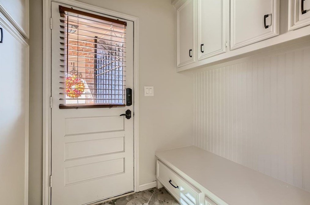 2 Hickory Shadows Dr, Houston TX  77055-6739 exterior