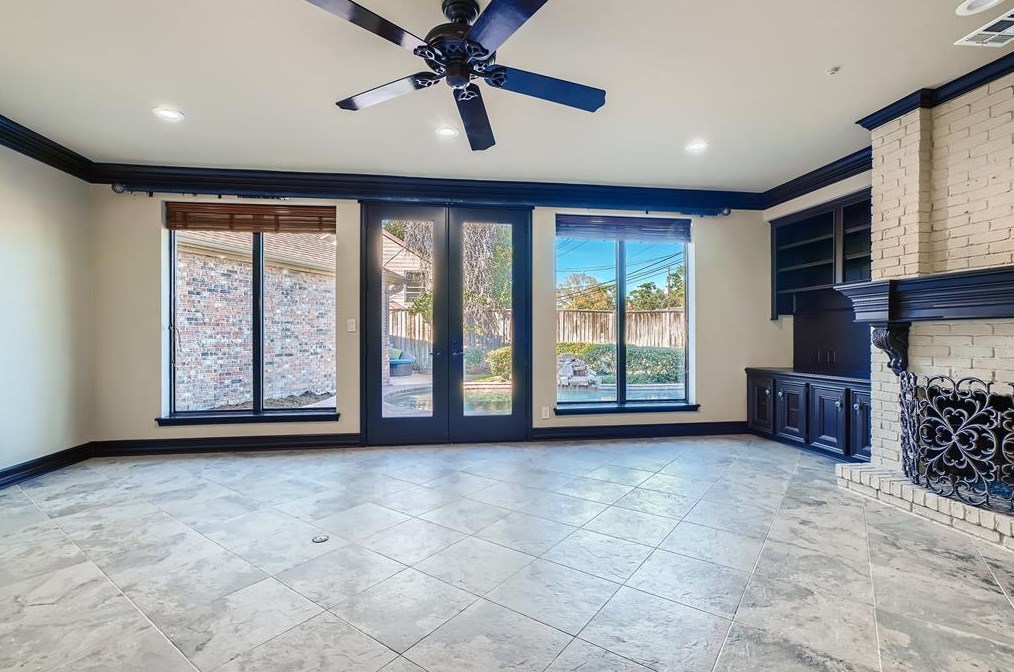2 Hickory Shadows Dr, Houston TX  77055-6739 exterior
