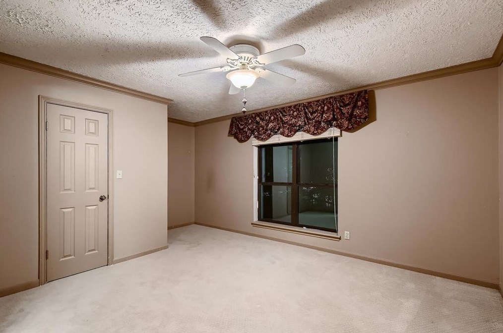 2 Hickory Shadows Dr, Houston TX  77055-6739 exterior