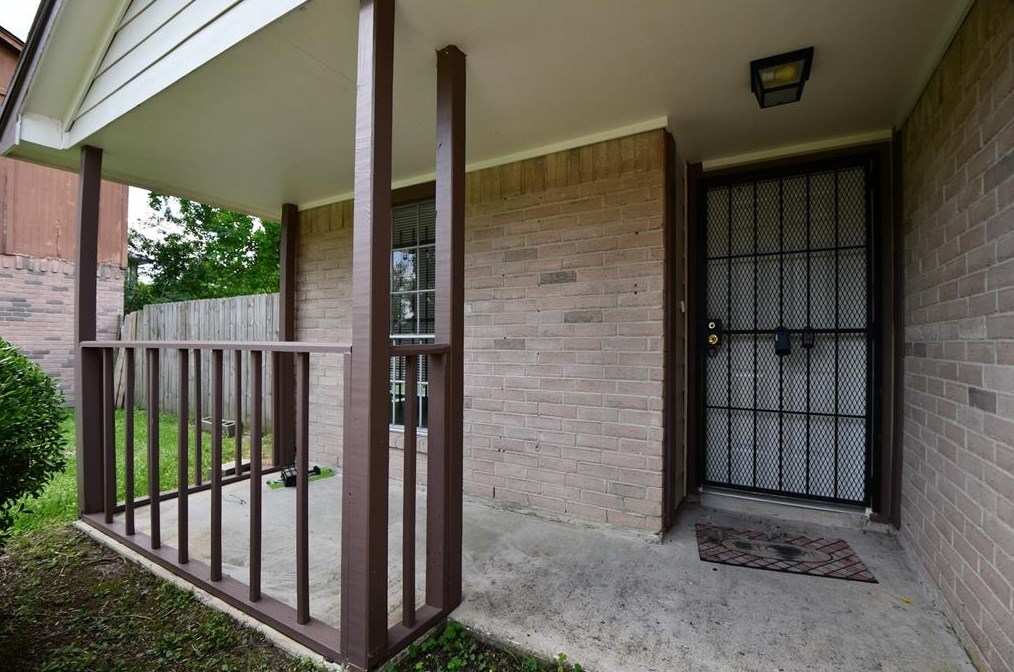 12934 Crystal Cv Dr, Houston TX  77044-1802 exterior