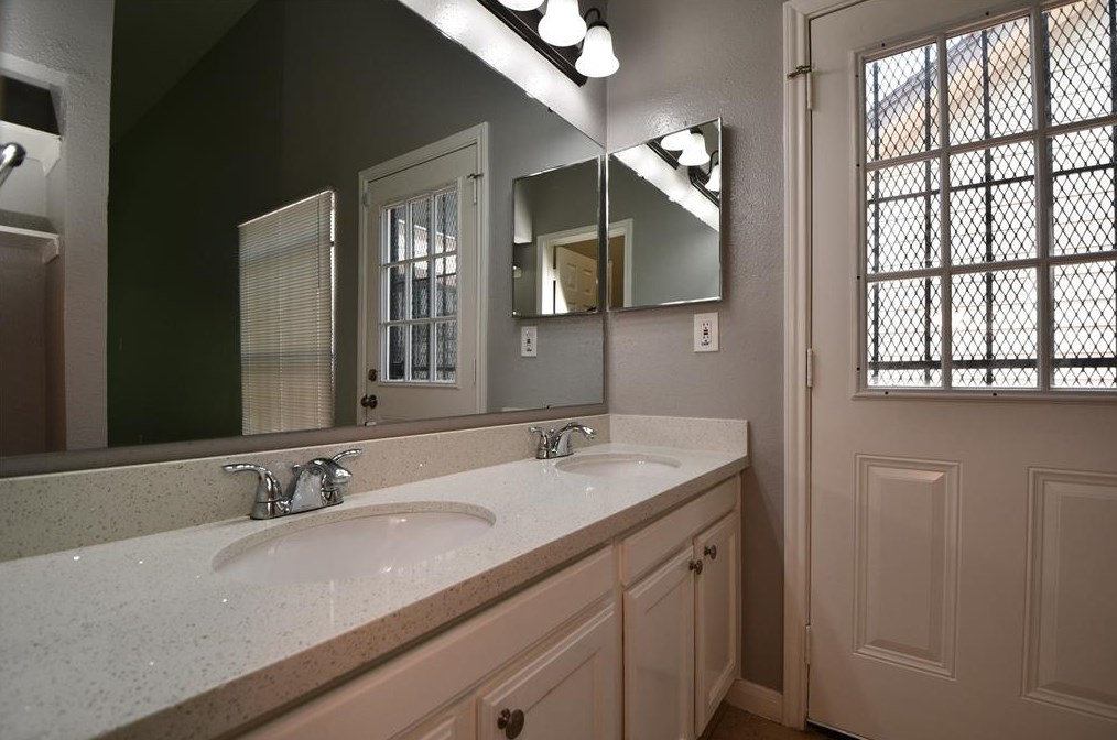 12934 Crystal Cv Dr, Houston TX  77044-1802 exterior