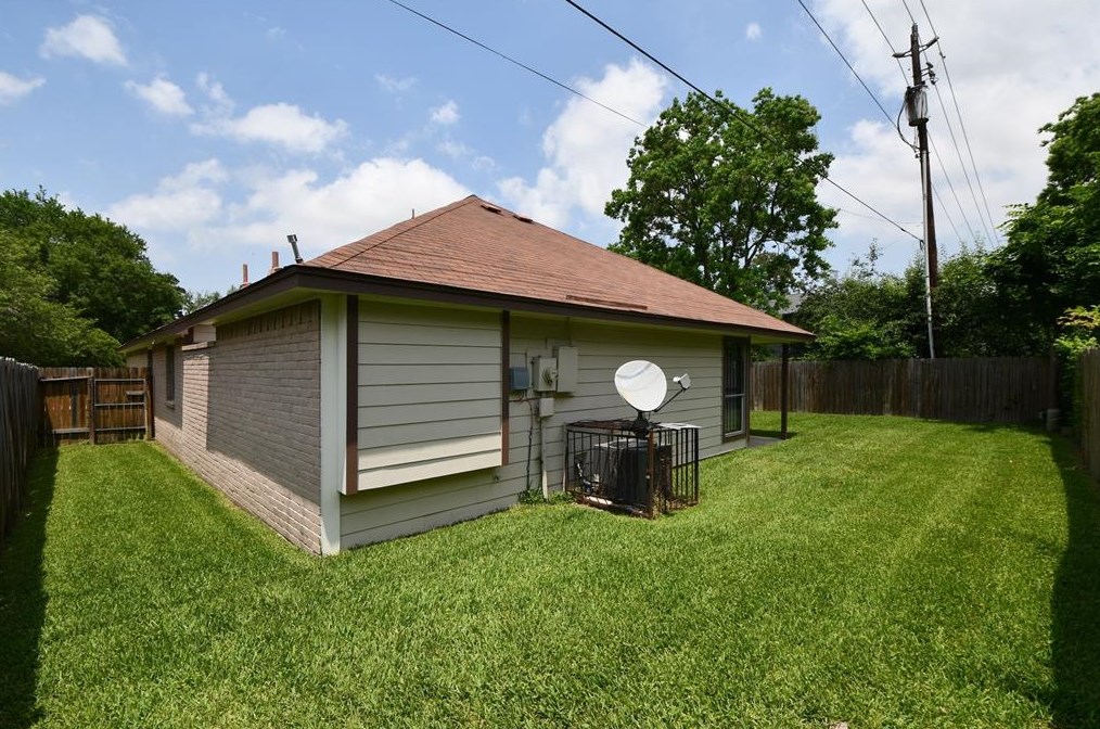 12934 Crystal Cv Dr, Houston TX  77044-1802 exterior