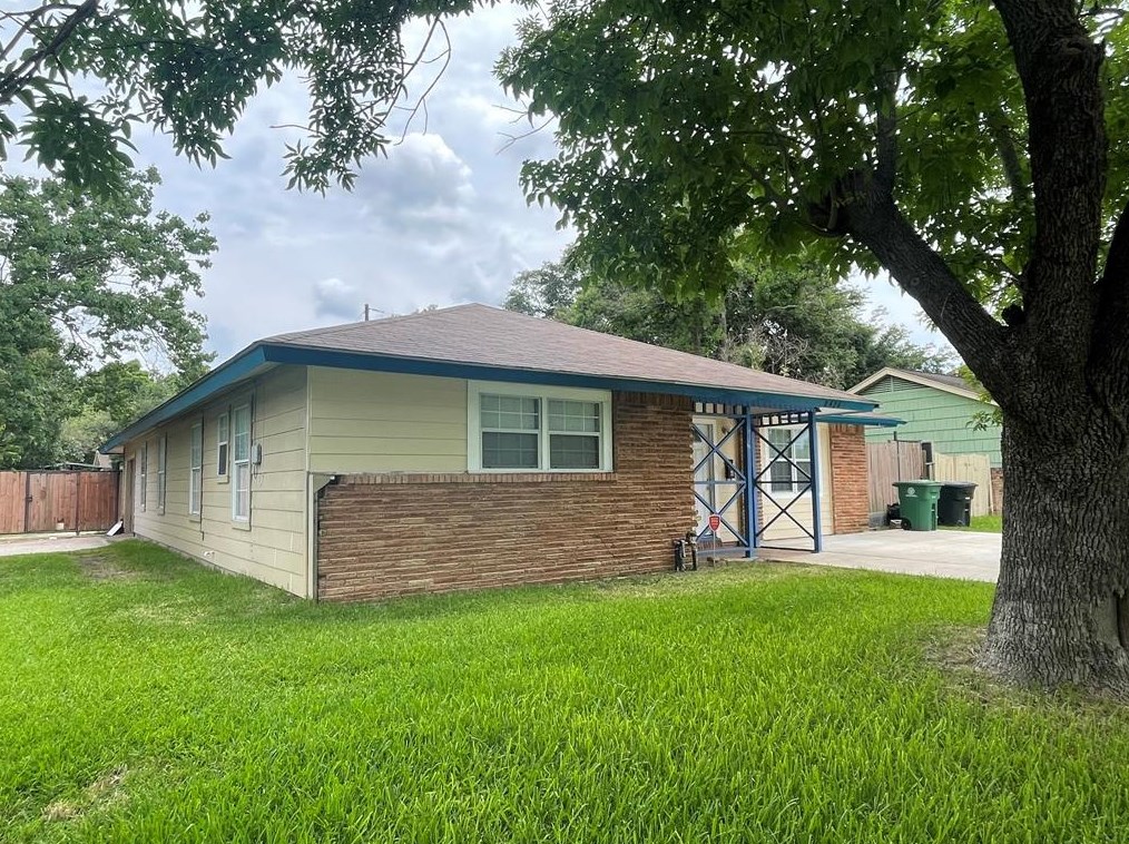 8626 Glenbrae St, Houston TX  77061-3343 exterior