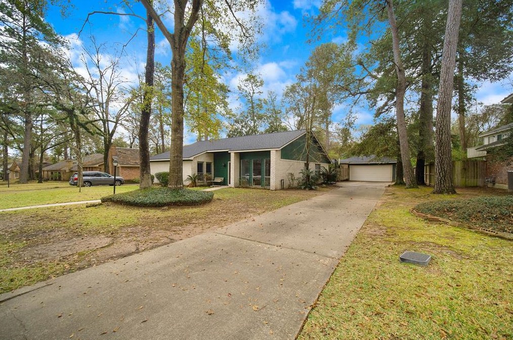 4647 Deer Point Dr, Spring TX  77389-3932 exterior