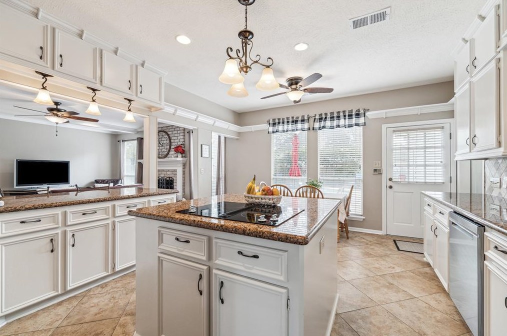 5818 Spring Lodge Dr, Humble TX 77345-2450 exterior