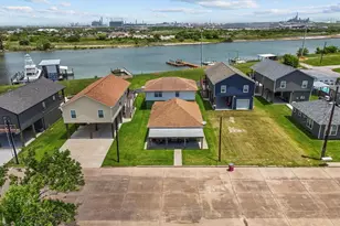 614 W 1st St, Freeport, TX 77541 - Photo 5