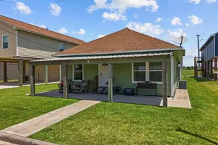614 W 1st St, Freeport, TX 77541 - Photo 3