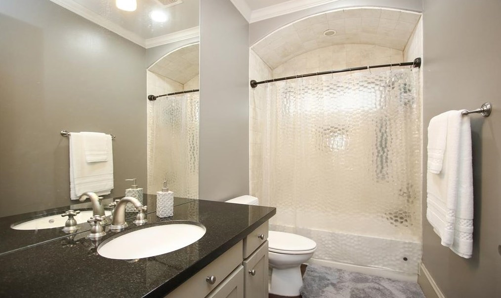 5523 Felice Dr, Houston TX  77081-4218 exterior