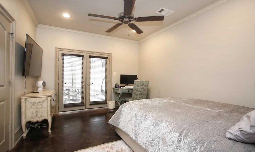 5523 Felice Dr, Houston TX  77081-4218 exterior