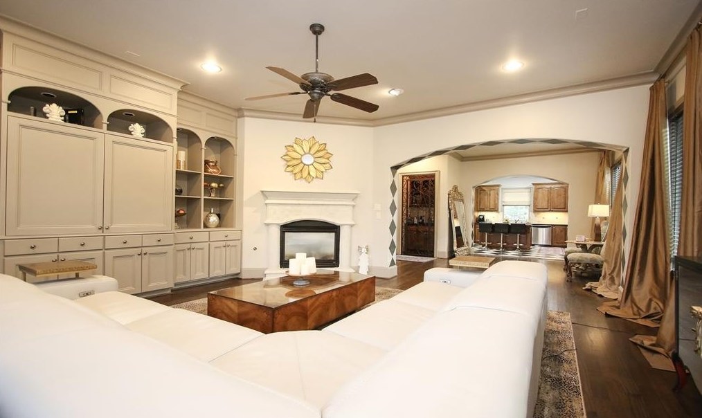 5523 Felice Dr, Houston TX  77081-4218 exterior
