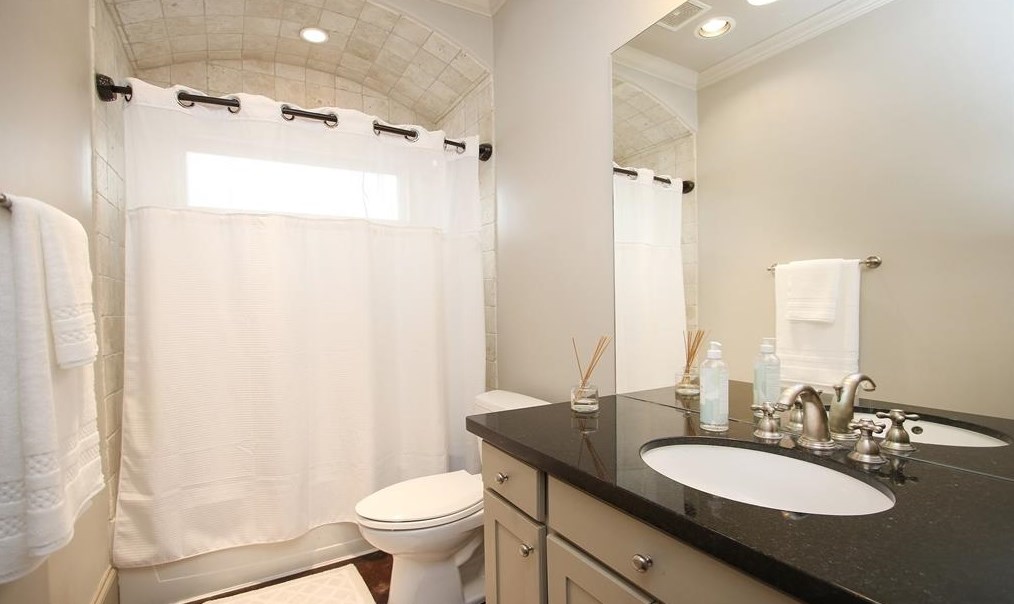 5523 Felice Dr, Houston TX  77081-4218 exterior
