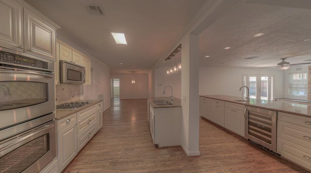 2310 Willowby Dr, Houston TX  77008-3004 exterior
