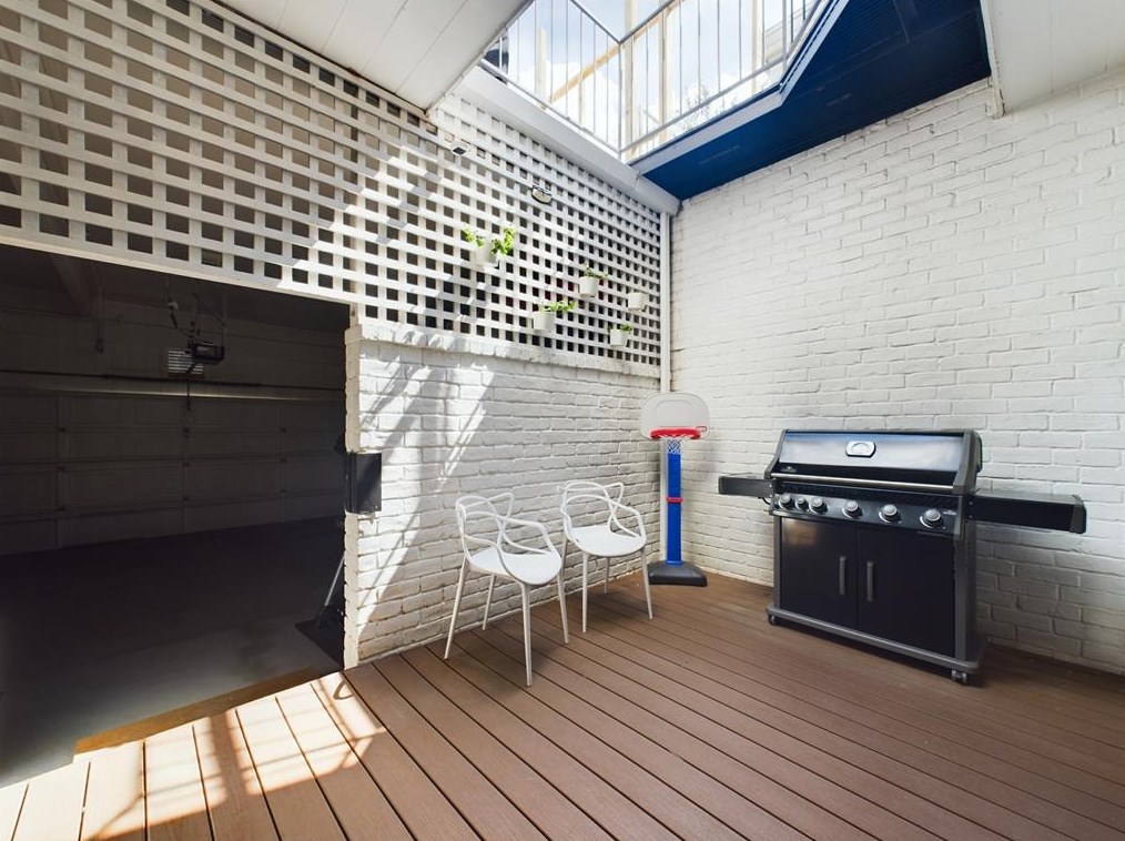 163 Sage Rd, Houston TX 77056-1420 exterior