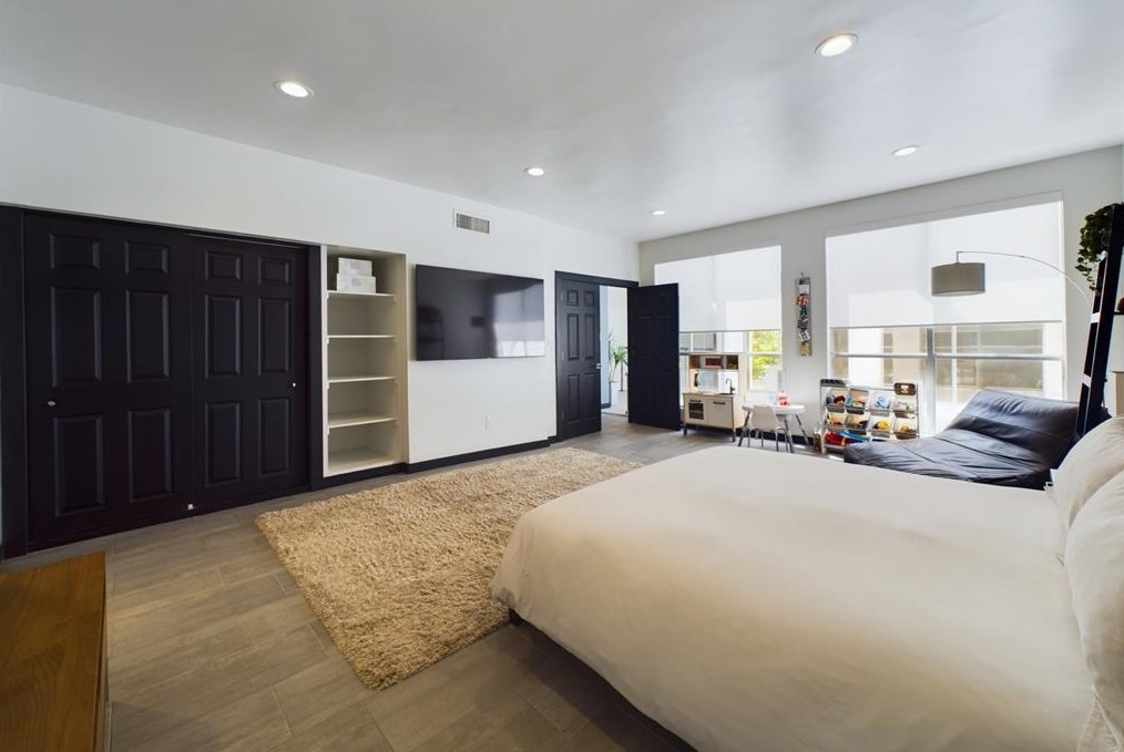 163 Sage Rd, Houston TX 77056-1420 exterior