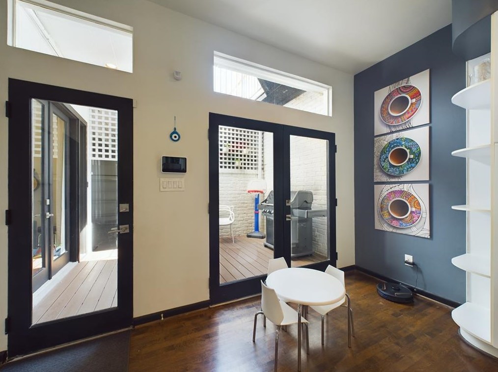 163 Sage Rd, Houston TX 77056-1420 exterior