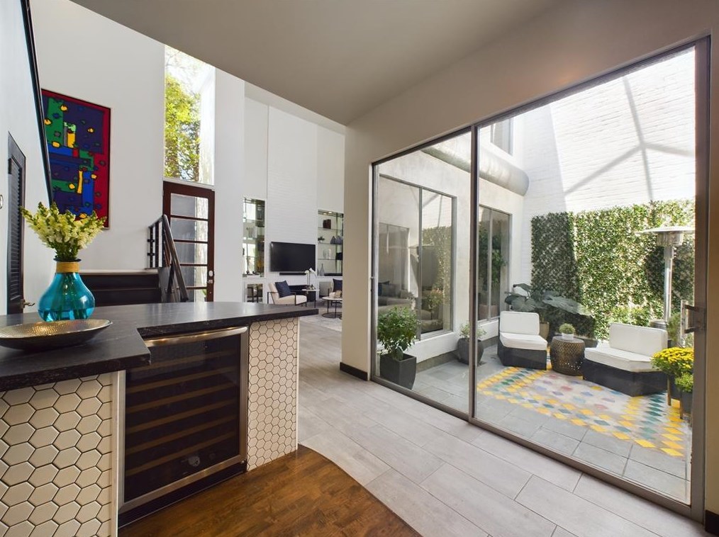 163 Sage Rd, Houston TX 77056-1420 exterior