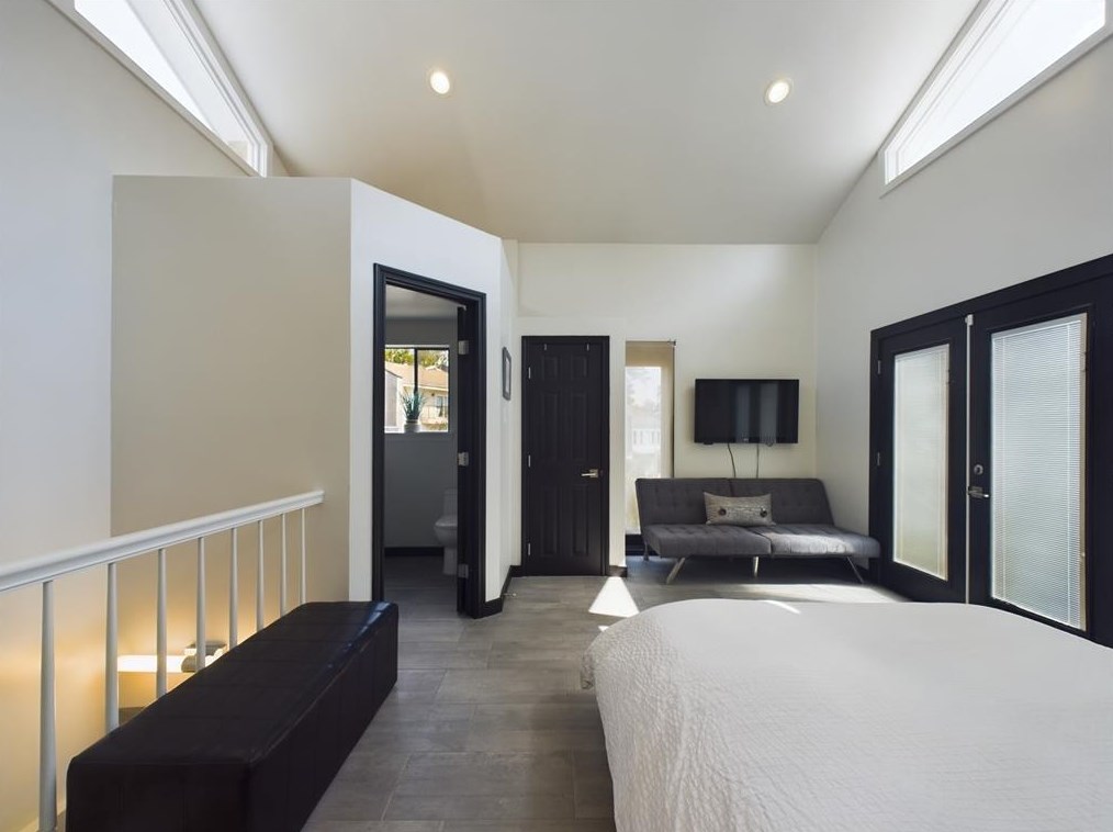 163 Sage Rd, Houston TX 77056-1420 exterior