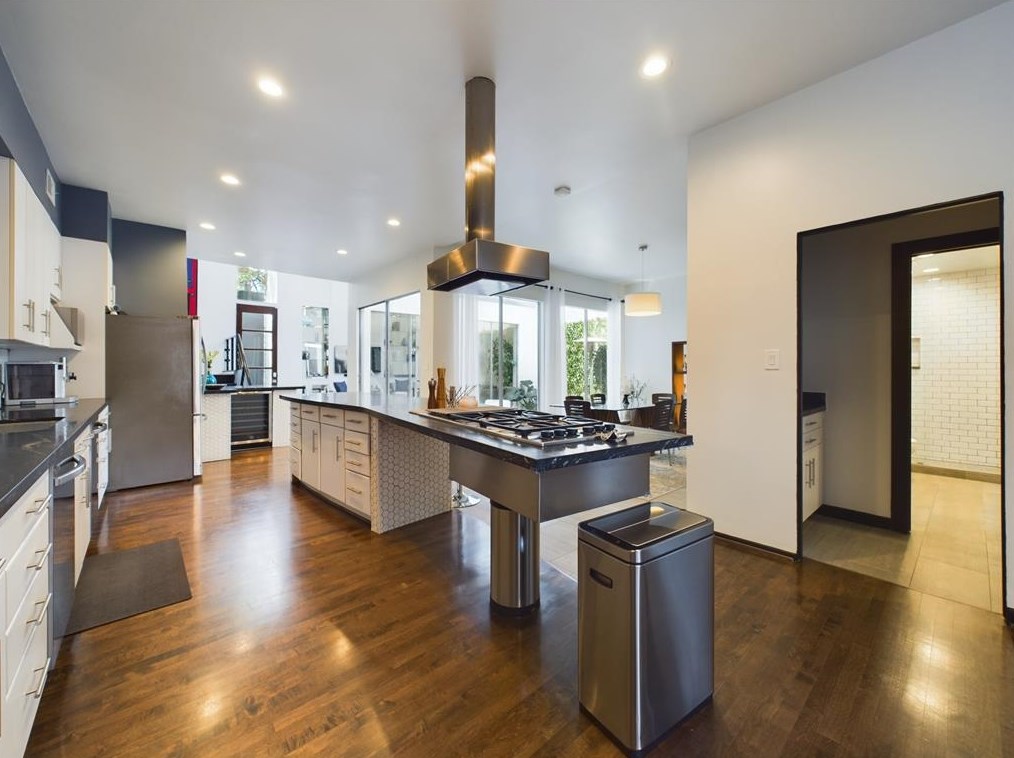 163 Sage Rd, Houston TX 77056-1420 exterior