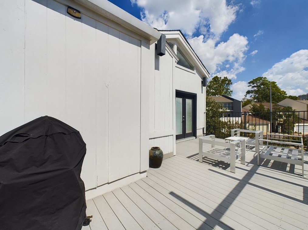 163 Sage Rd, Houston TX 77056-1420 exterior