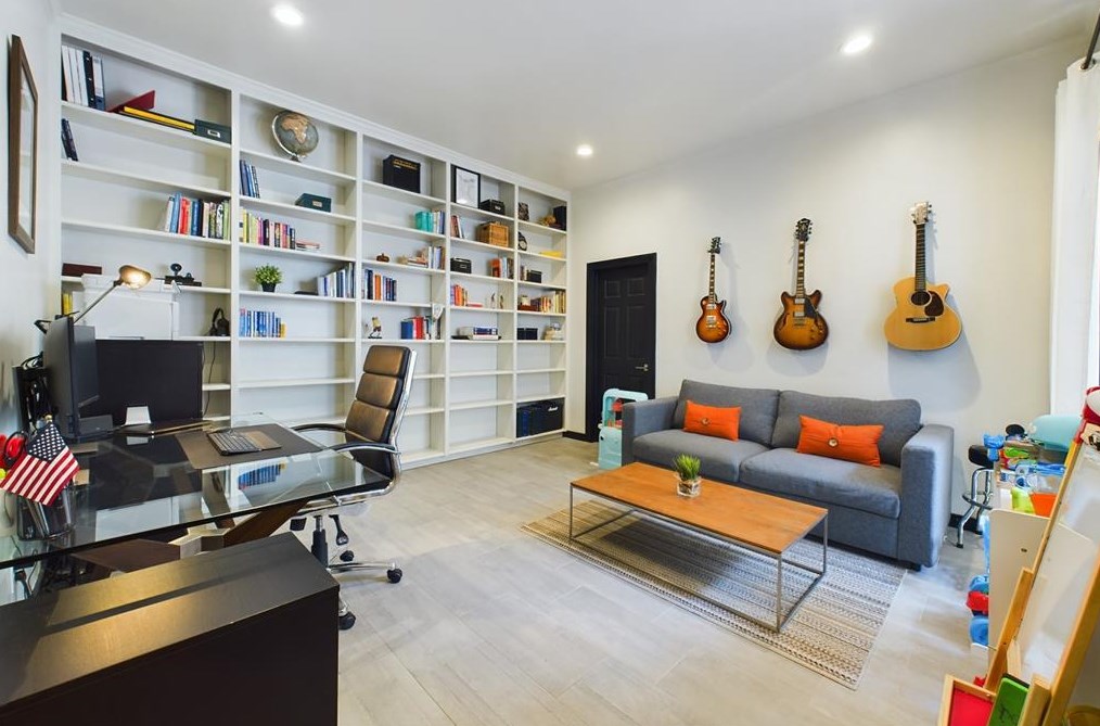 163 Sage Rd, Houston TX 77056-1420 exterior