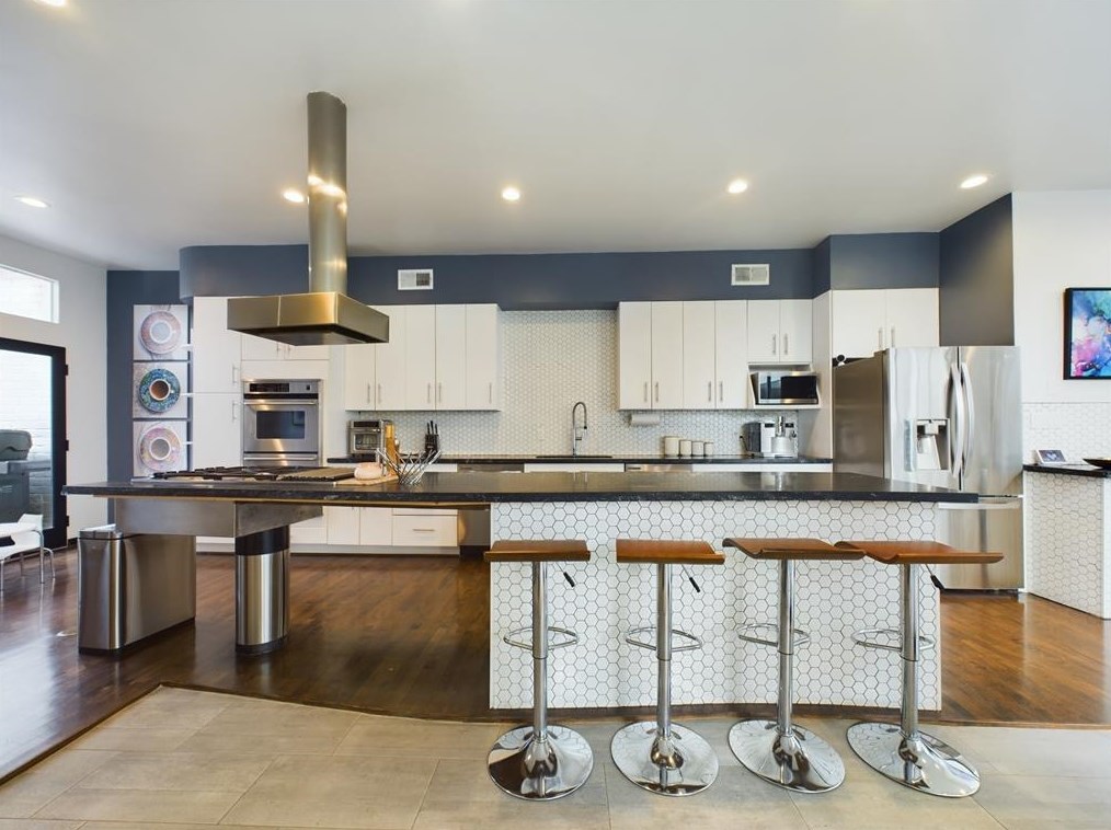 163 Sage Rd, Houston TX 77056-1420 exterior